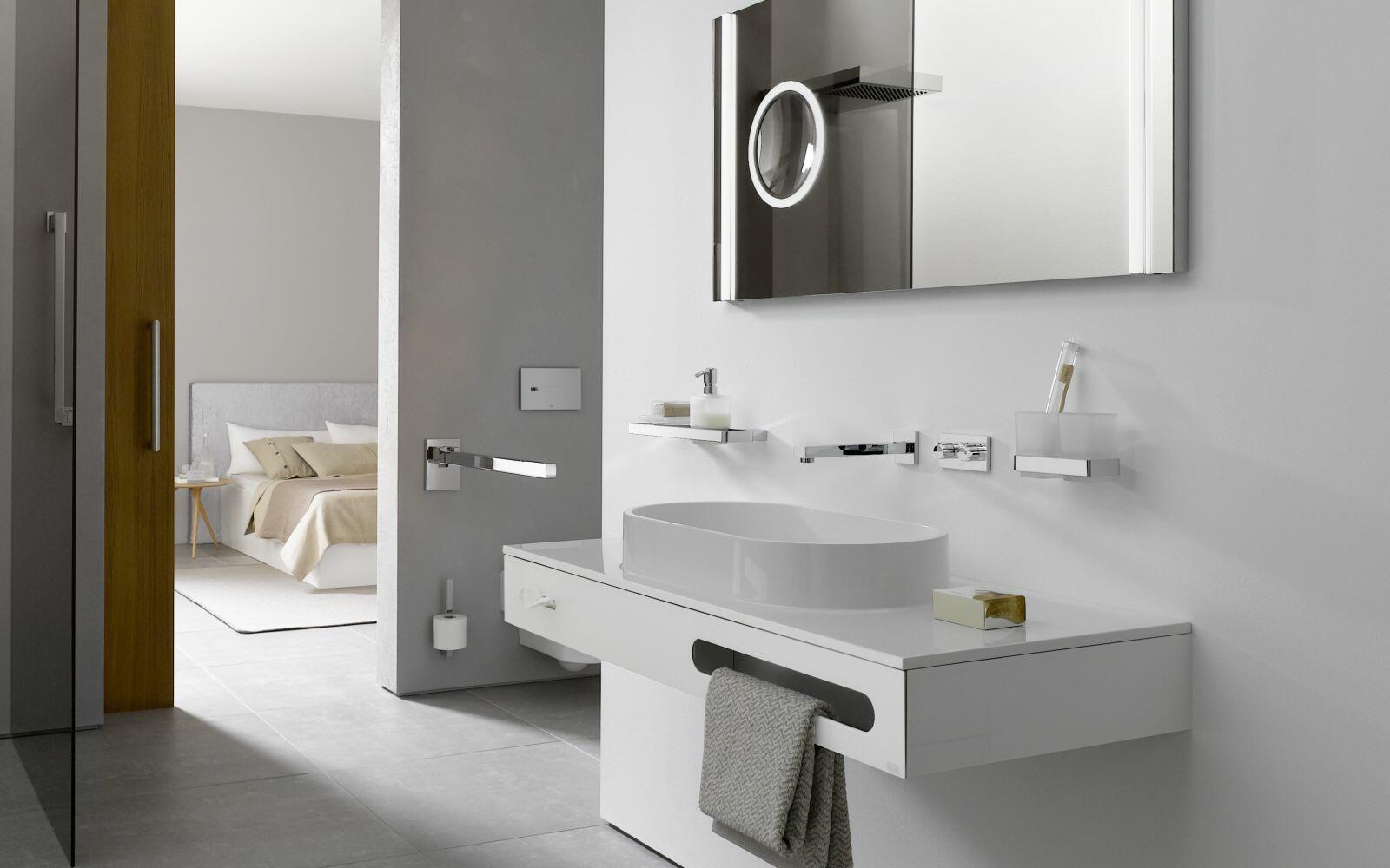 Barrierearmes Bad mit Stützgriff von Emco