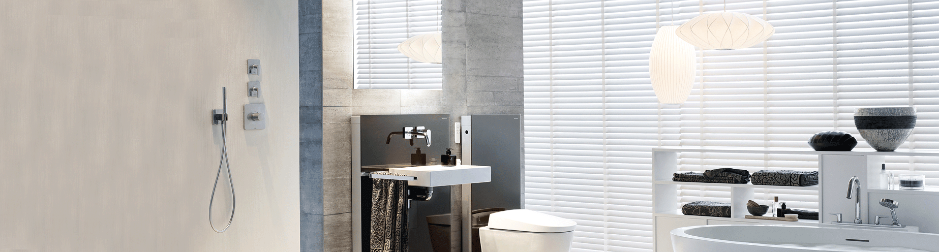 Badezimmer mit Lampen