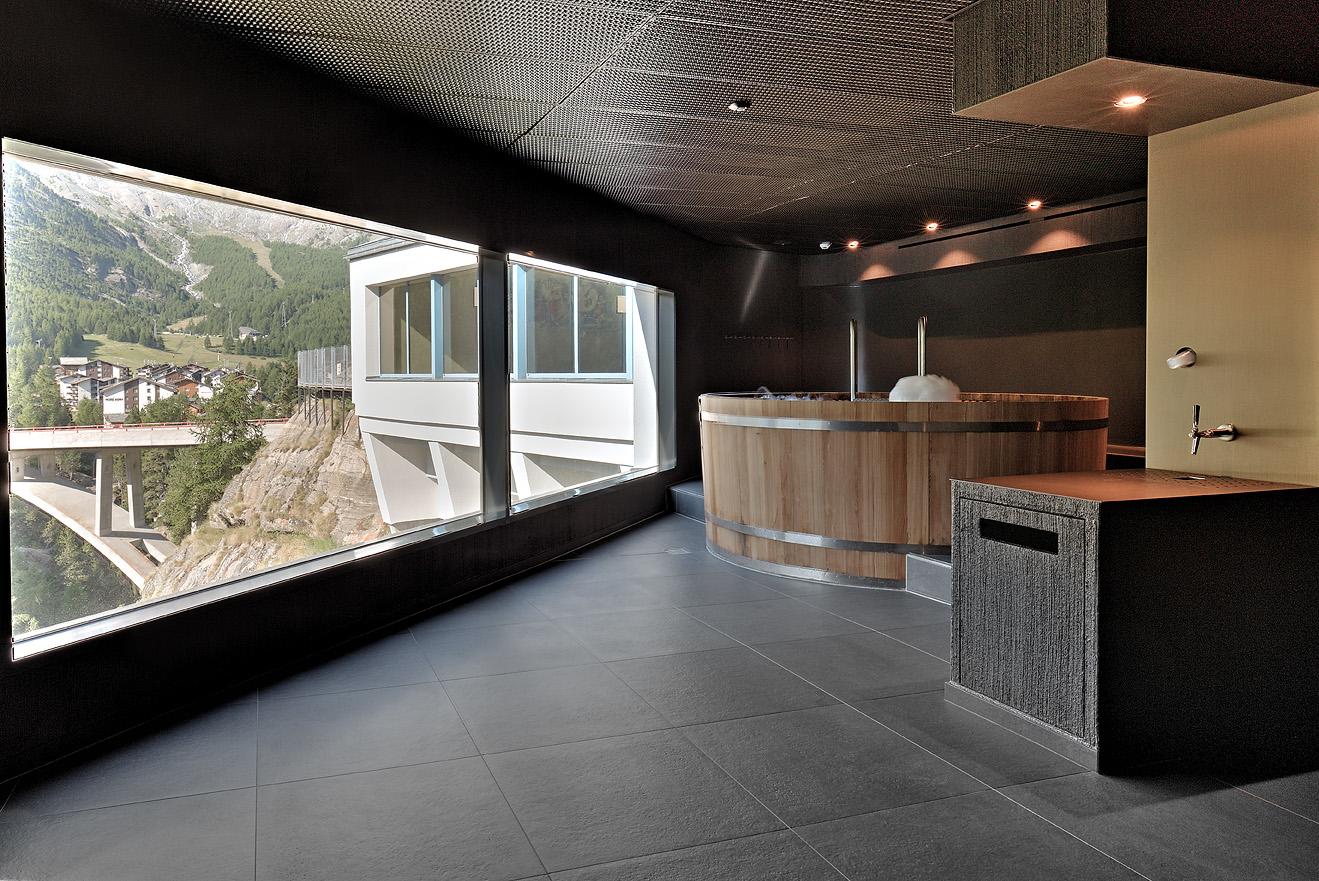 großformatige Fliesen als Bodenbelag