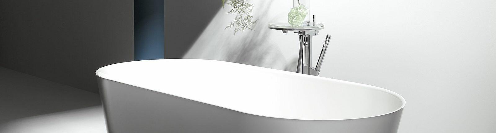 Freistehende Badewanne der Marke PRo von Laufen